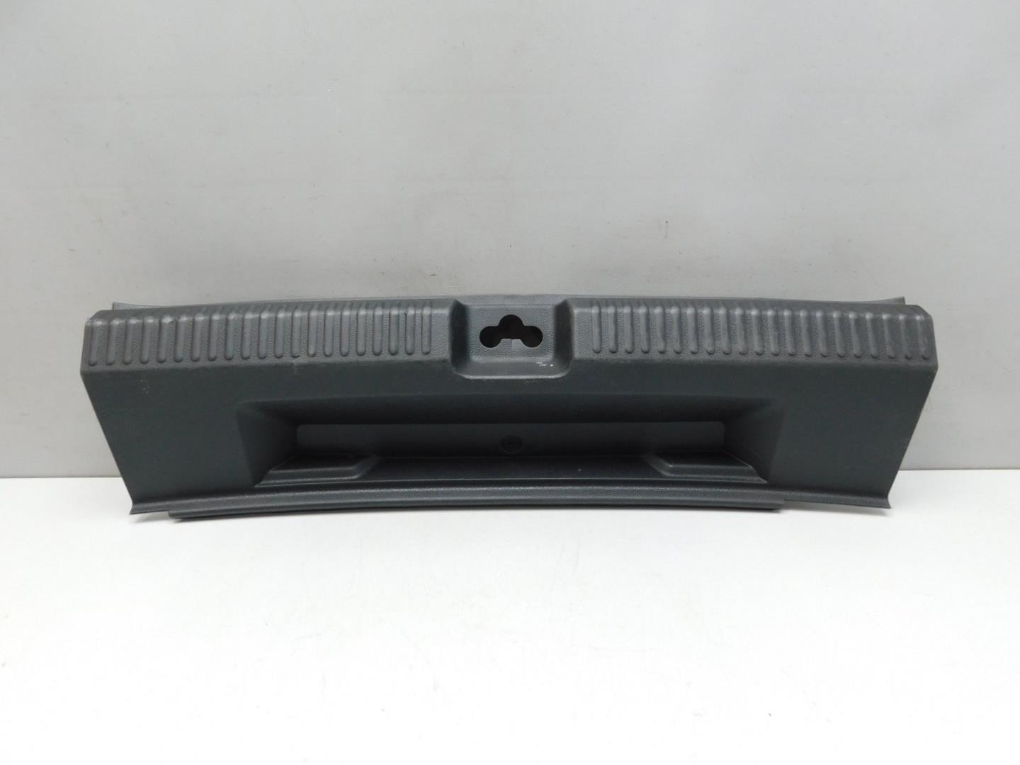 Обшивка багажника