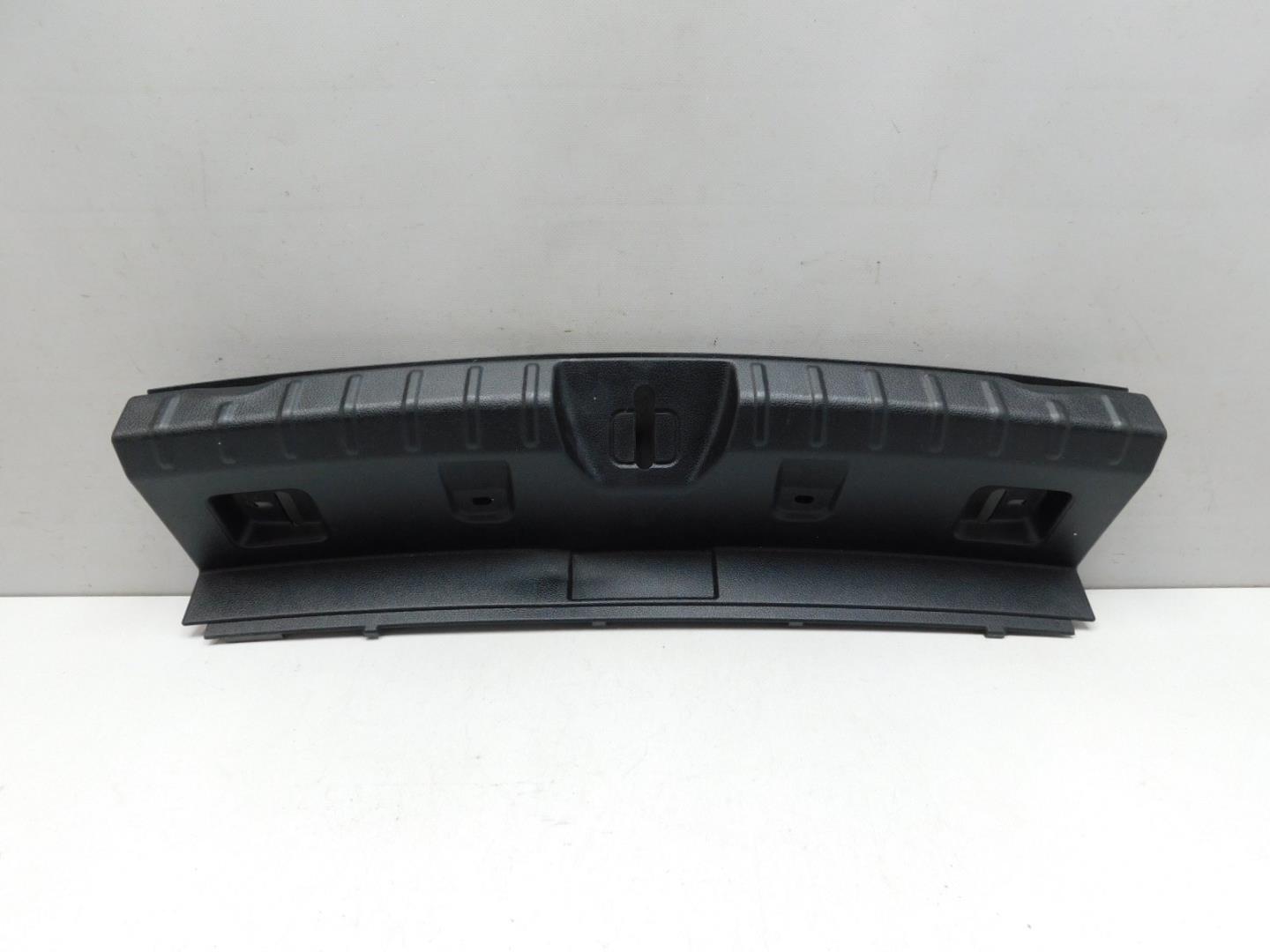 Обшивка багажника