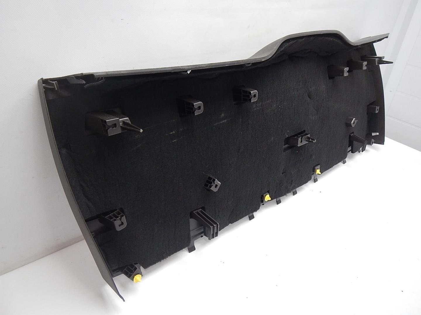 Обшивка двери багажника