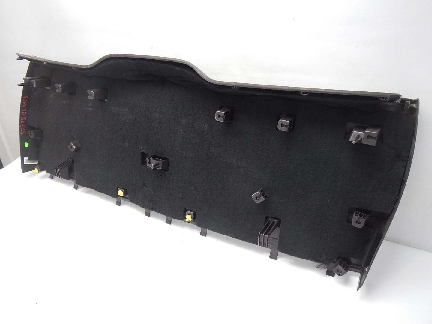 Обшивка двери багажника