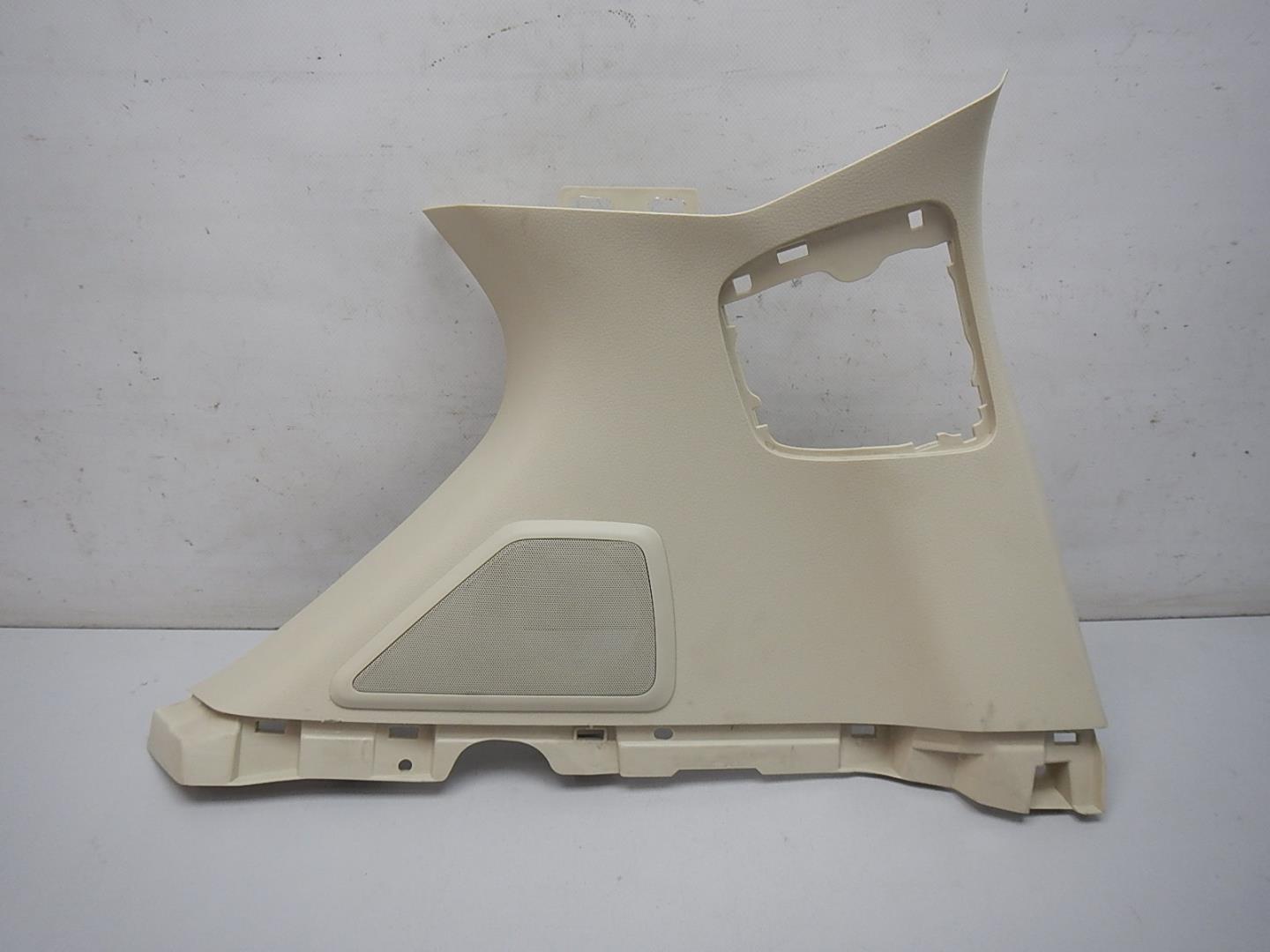 Обшивка багажника