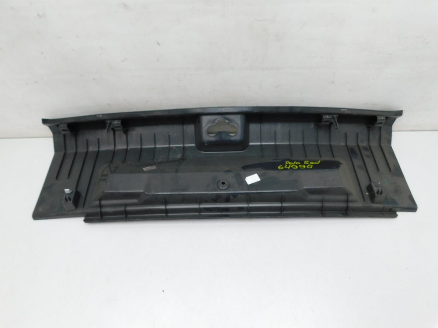 Обшивка багажника