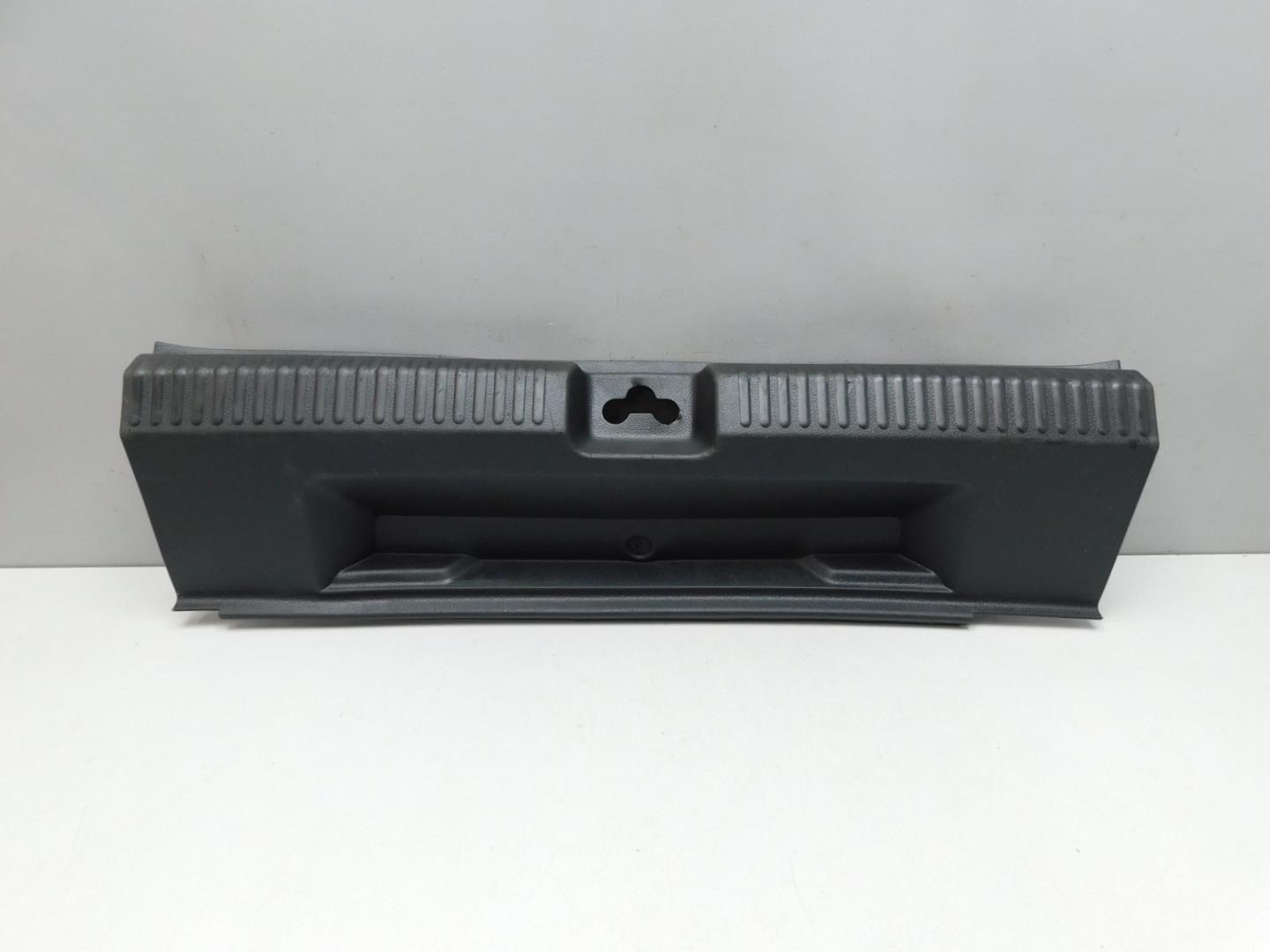 Обшивка багажника