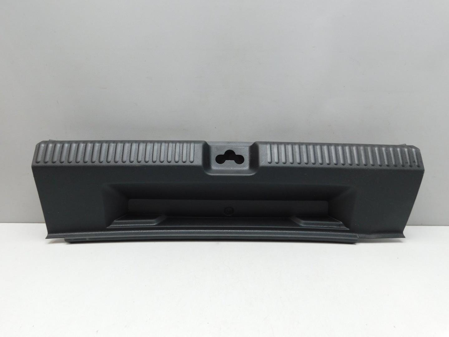 Обшивка багажника