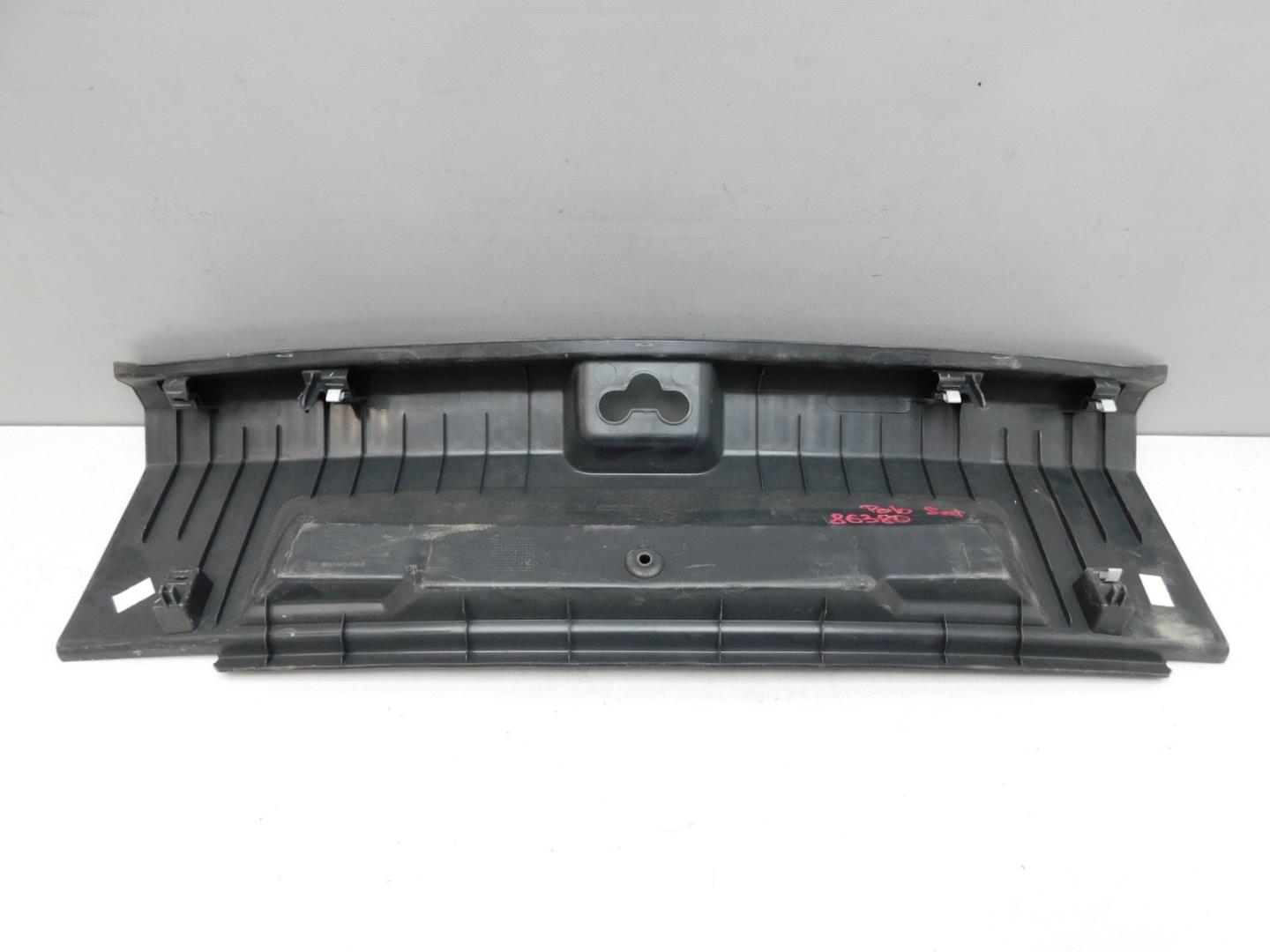 Обшивка багажника