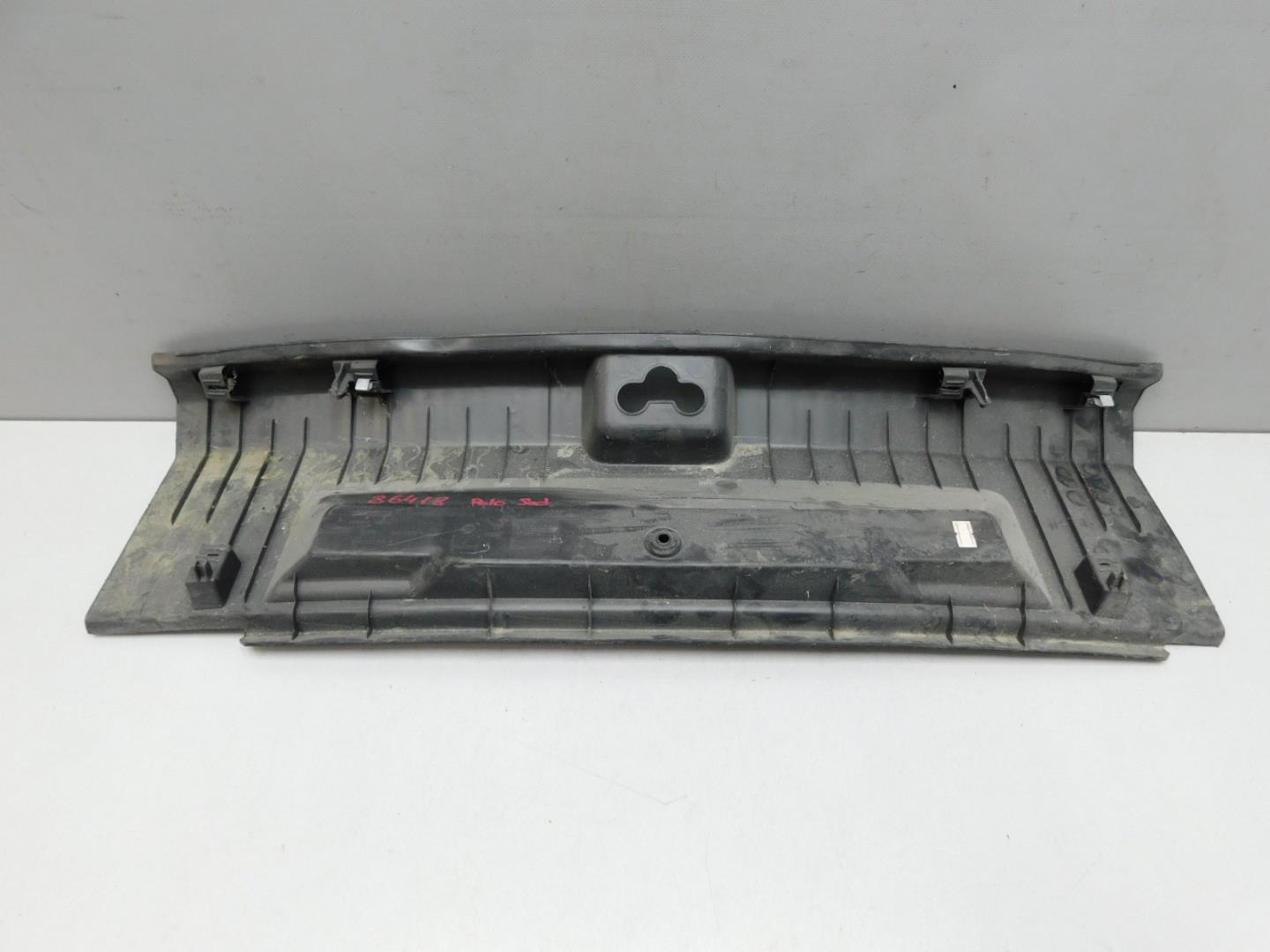 Обшивка багажника