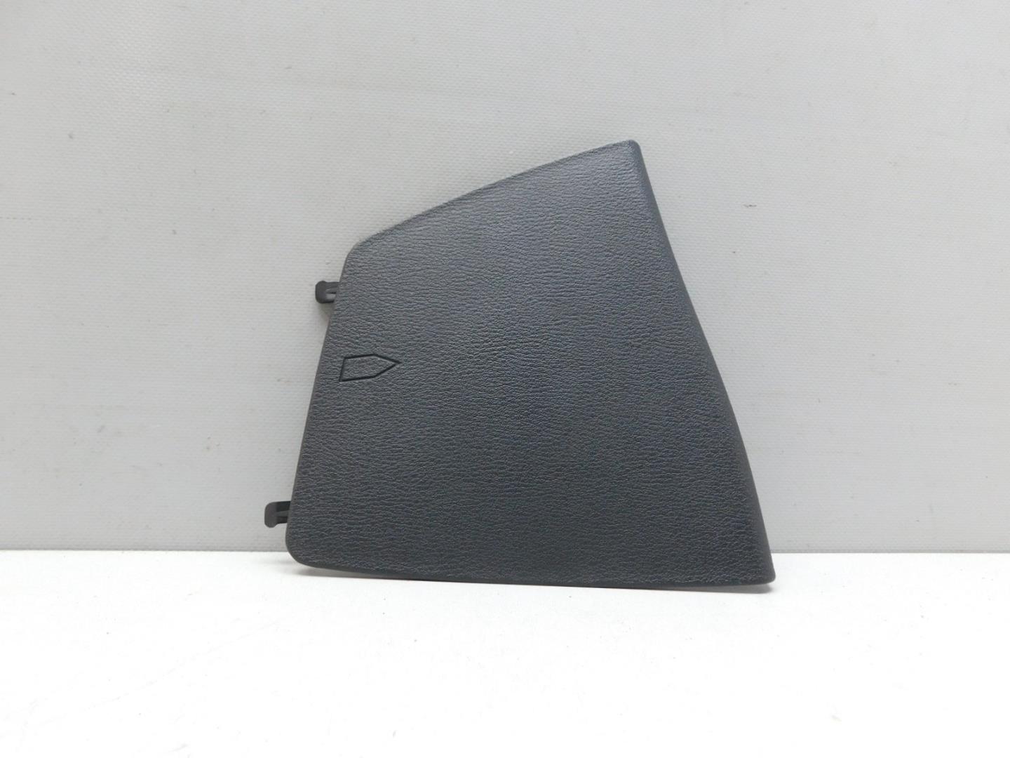 Обшивка двери багажника