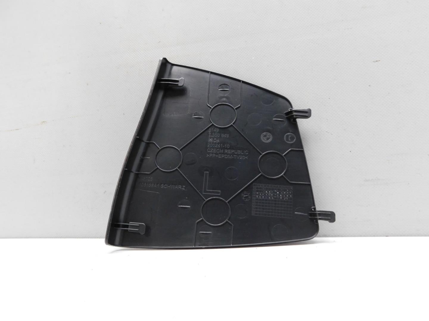 Обшивка двери багажника