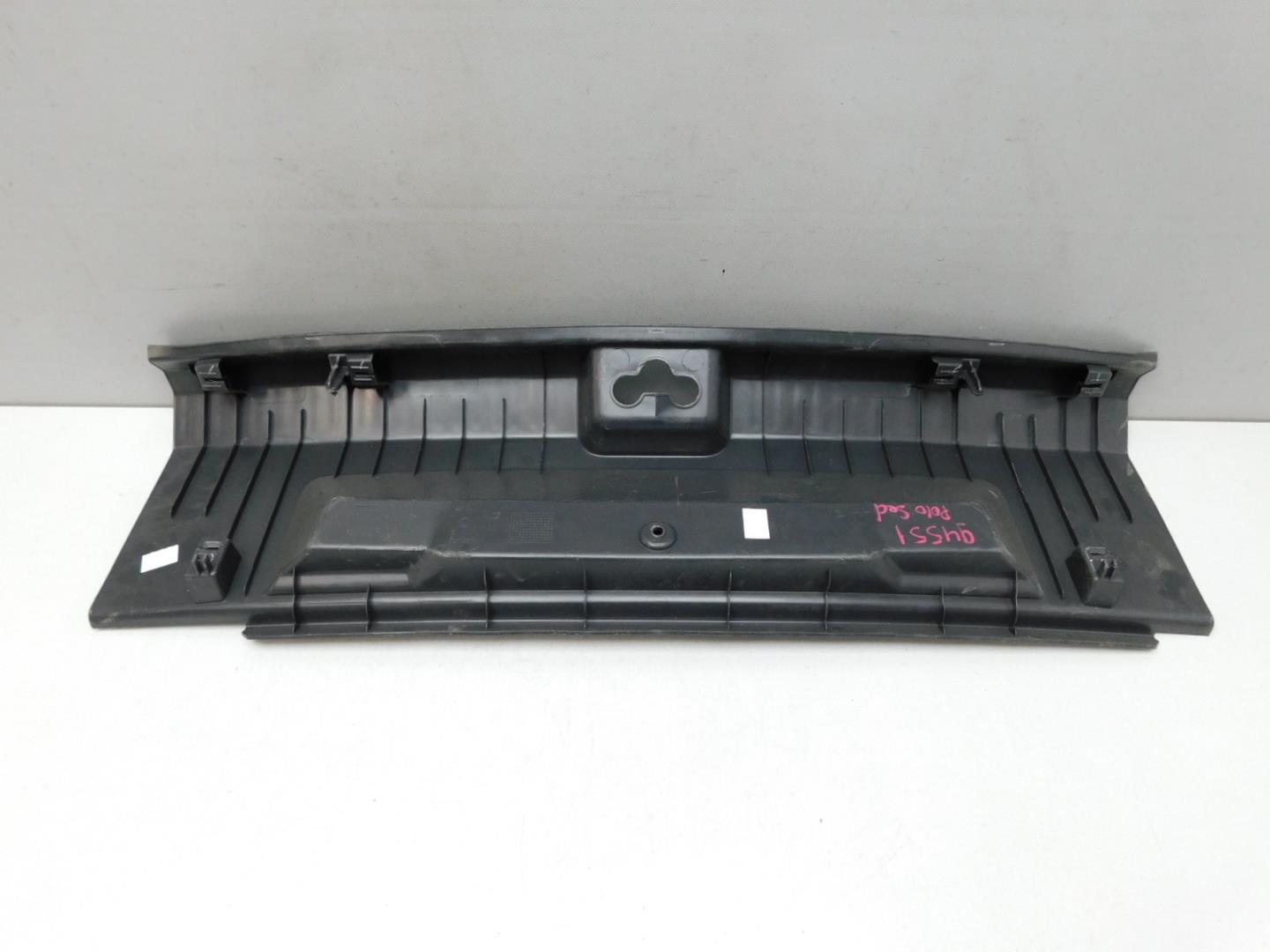 Обшивка багажника