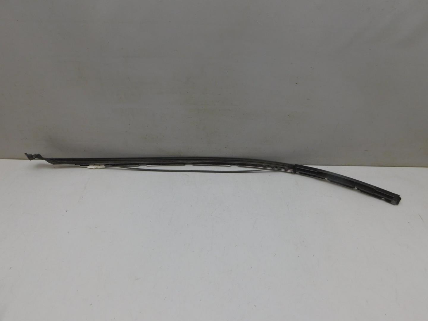 Молдинг лобового стекла