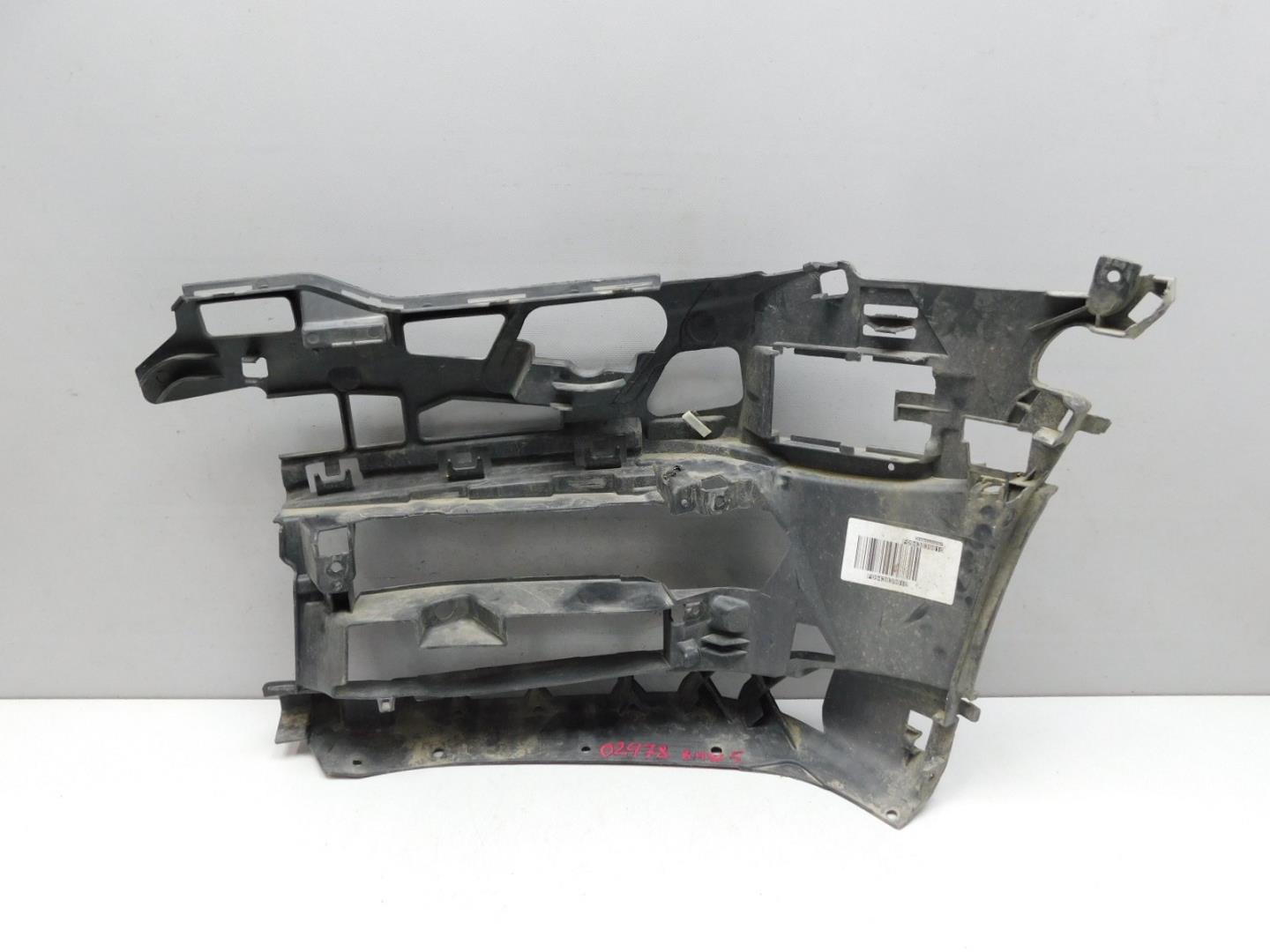 Кронштейн переднего бампера