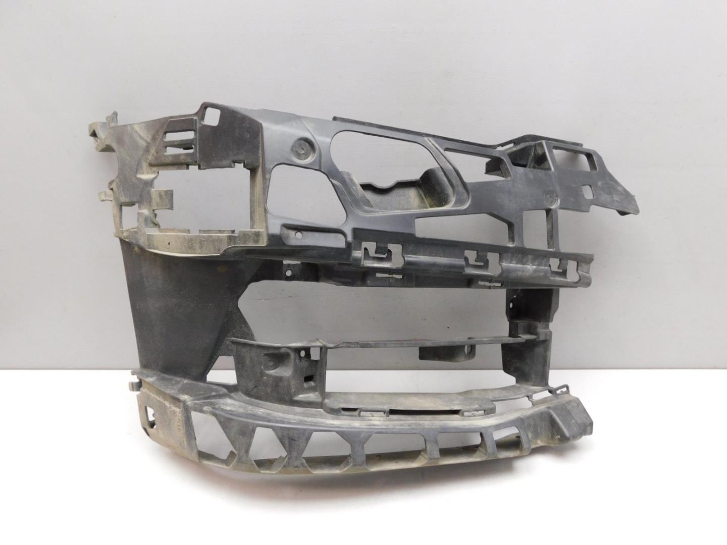 Кронштейн переднего бампера