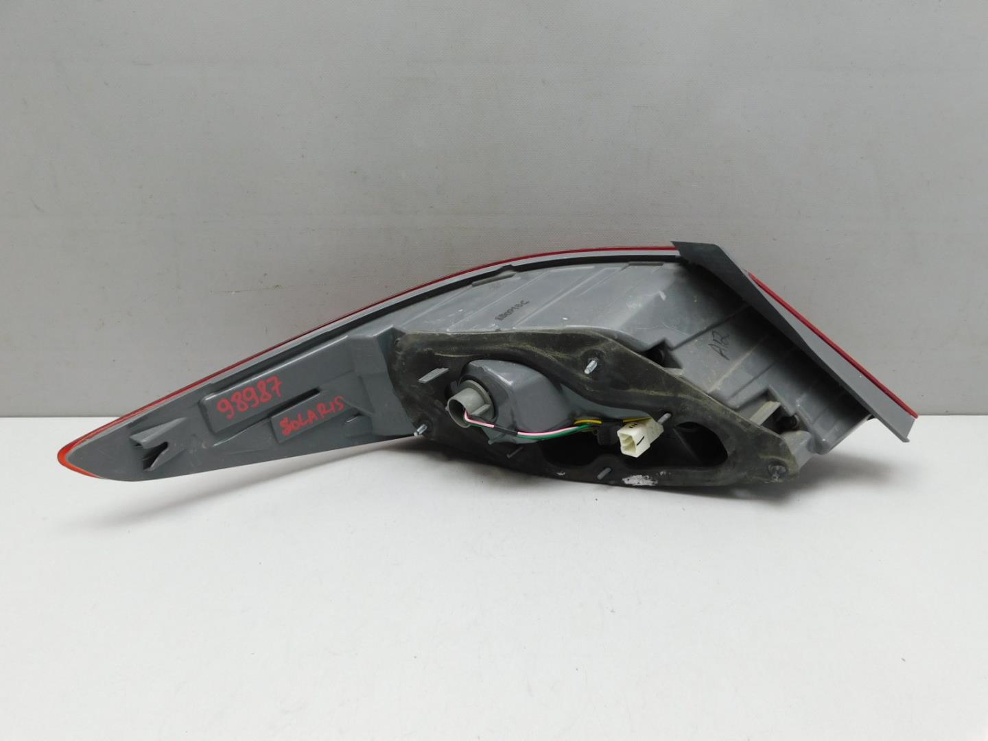 Фонарь задний правый