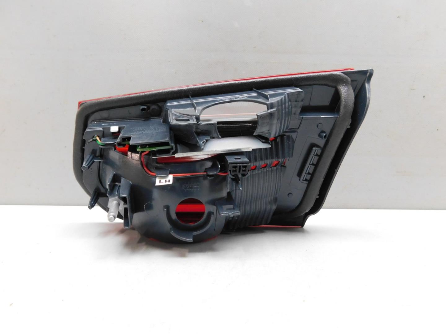 Фонарь задний внутренний левый