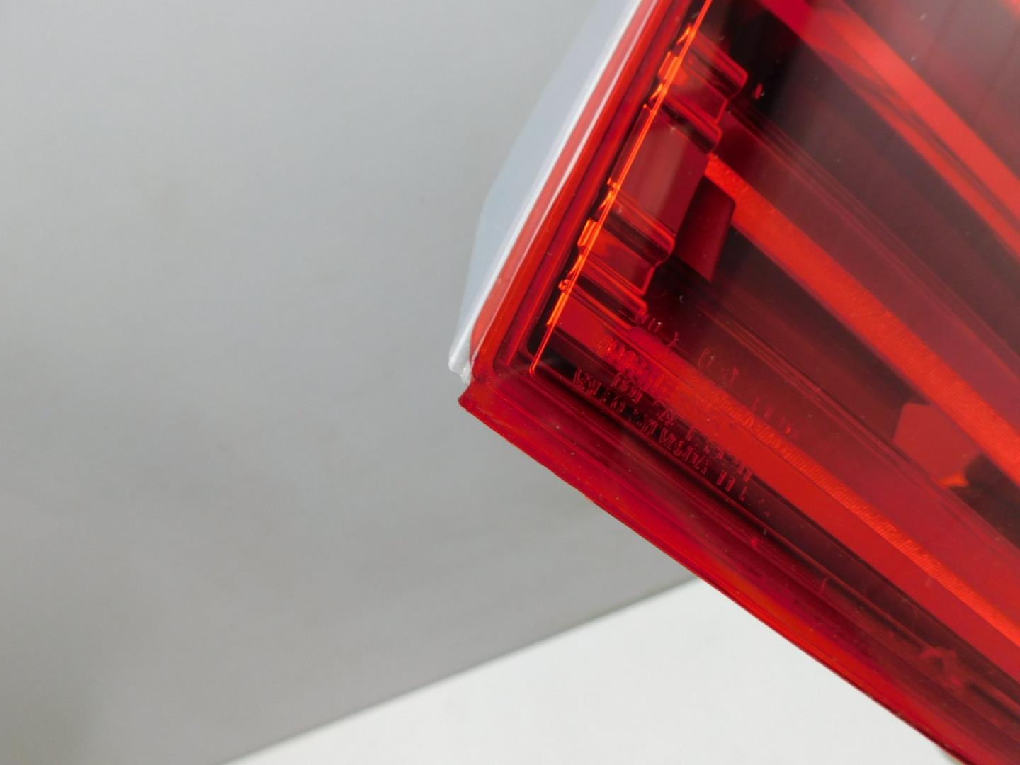 Фонарь задний внутренний левый