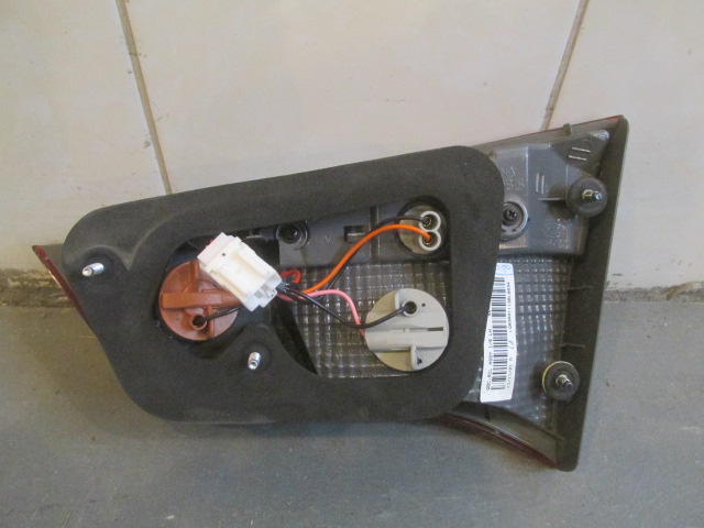 Фонарь задний внутренний левый