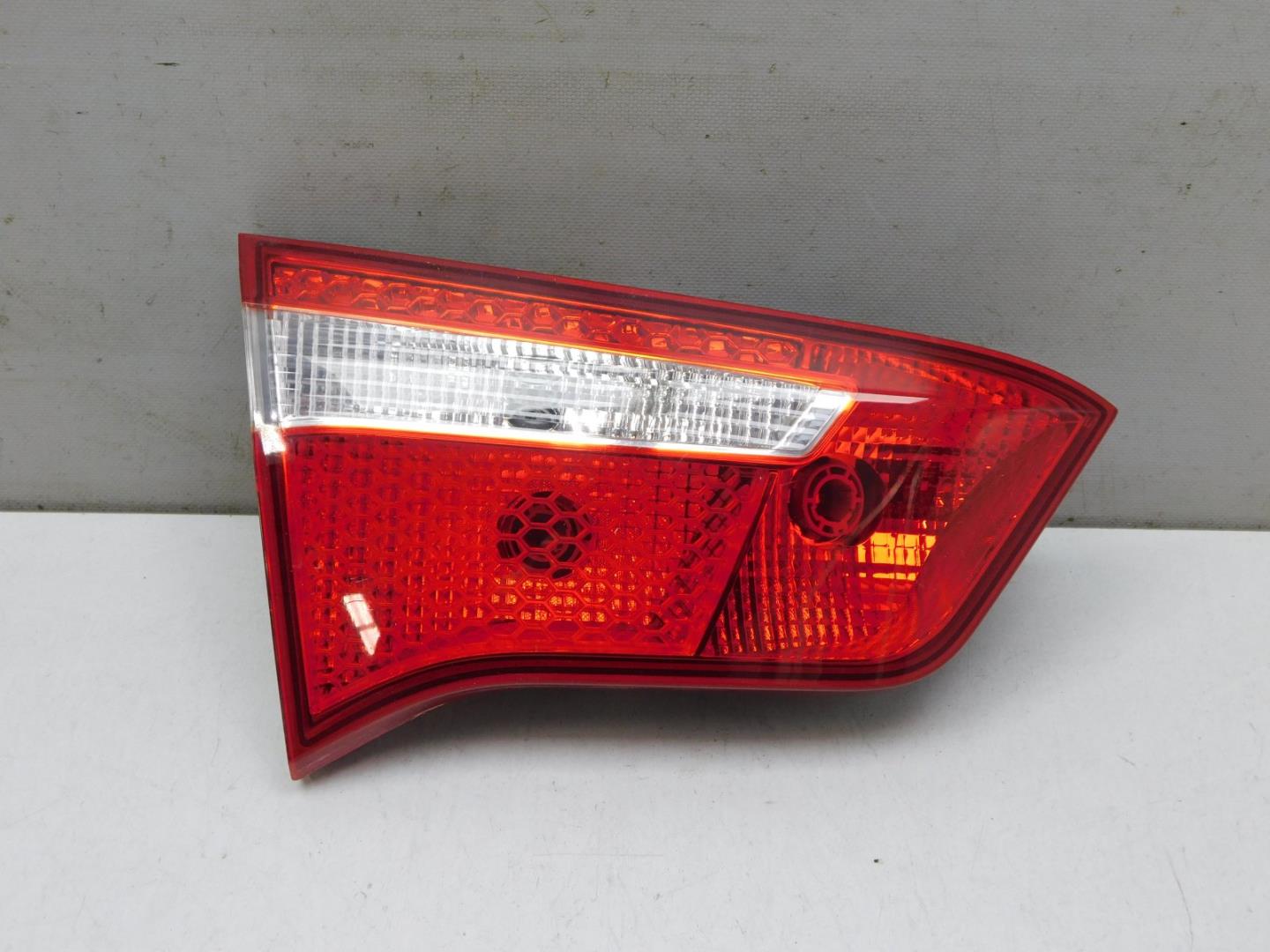 Фонарь задний внутренний левый