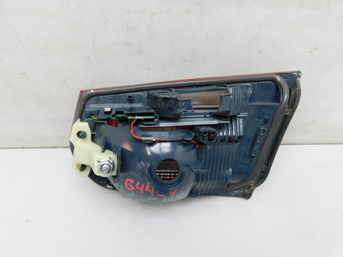 Фонарь задний внутренний левый