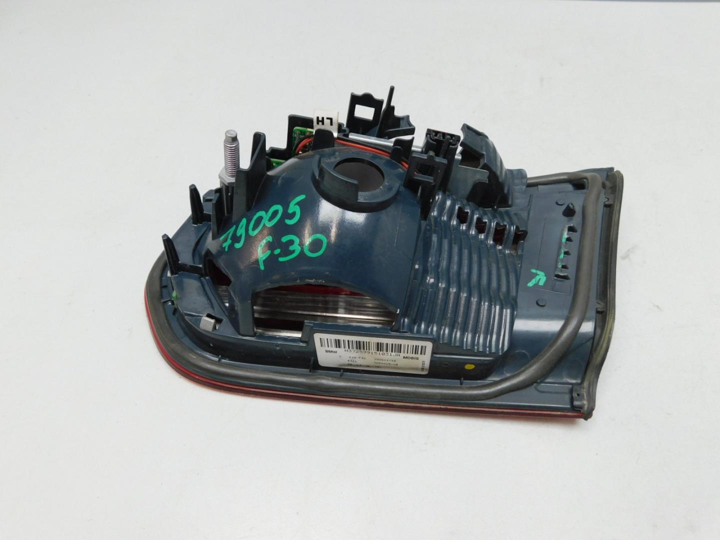 Фонарь задний внутренний левый