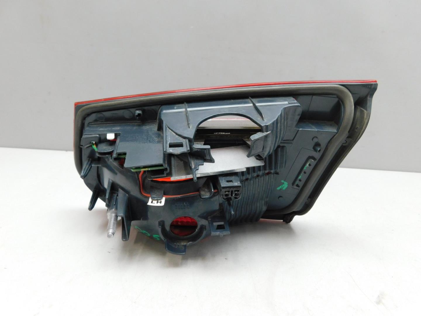 Фонарь задний внутренний левый