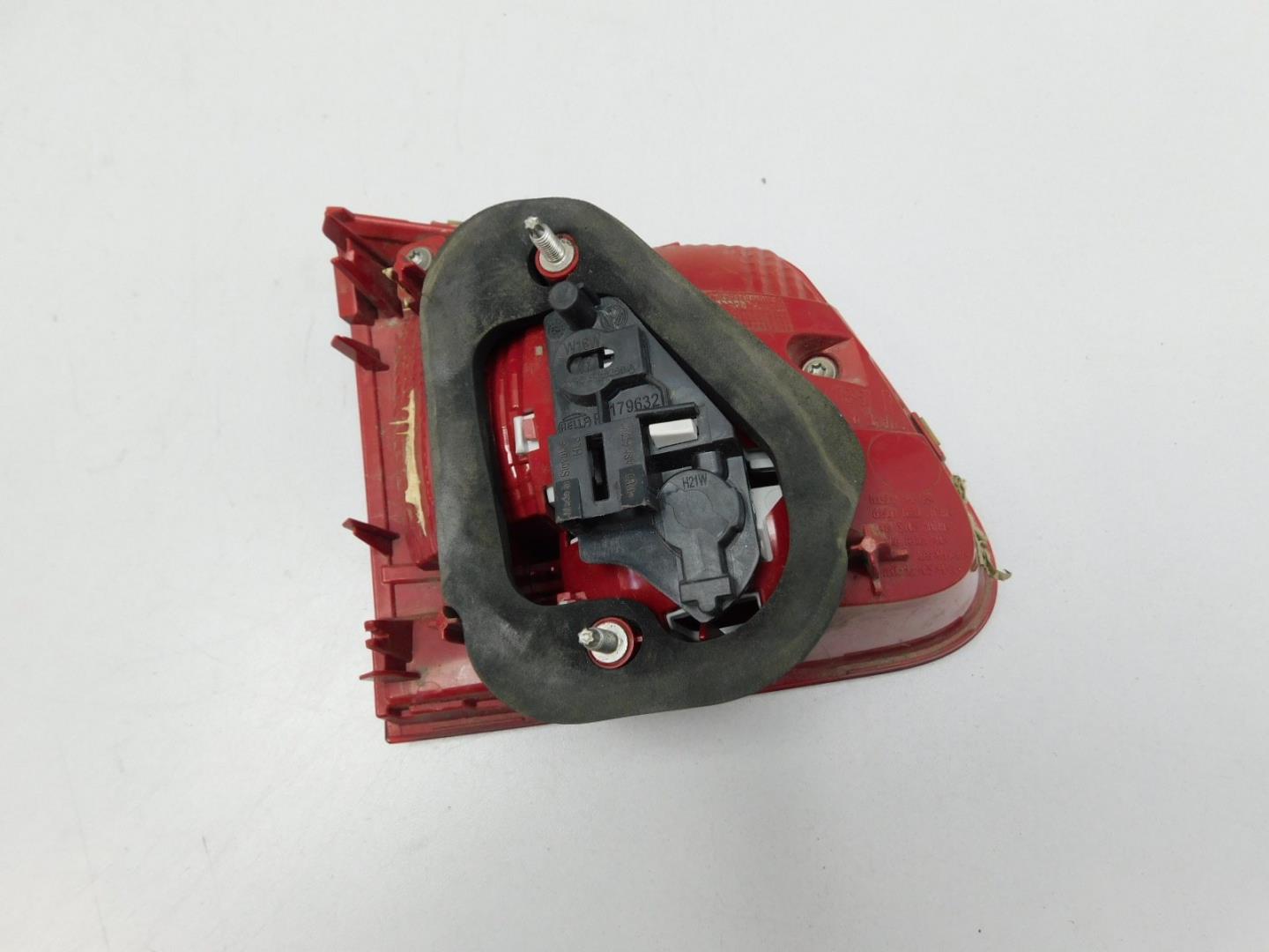 Фонарь задний внутренний правый