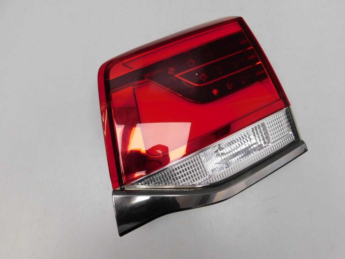 Фонарь задний внутренний правый