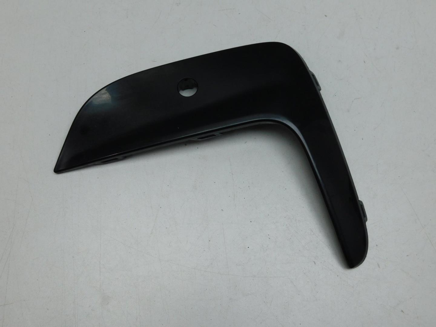 Накладка переднего бампера