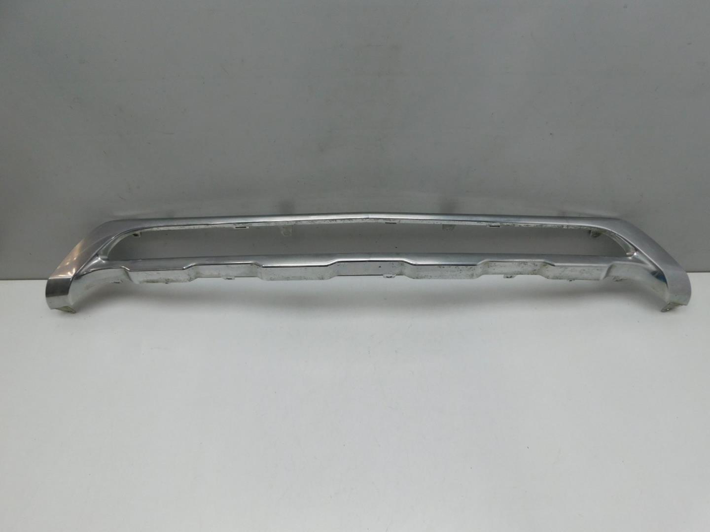 Накладка переднего бампера