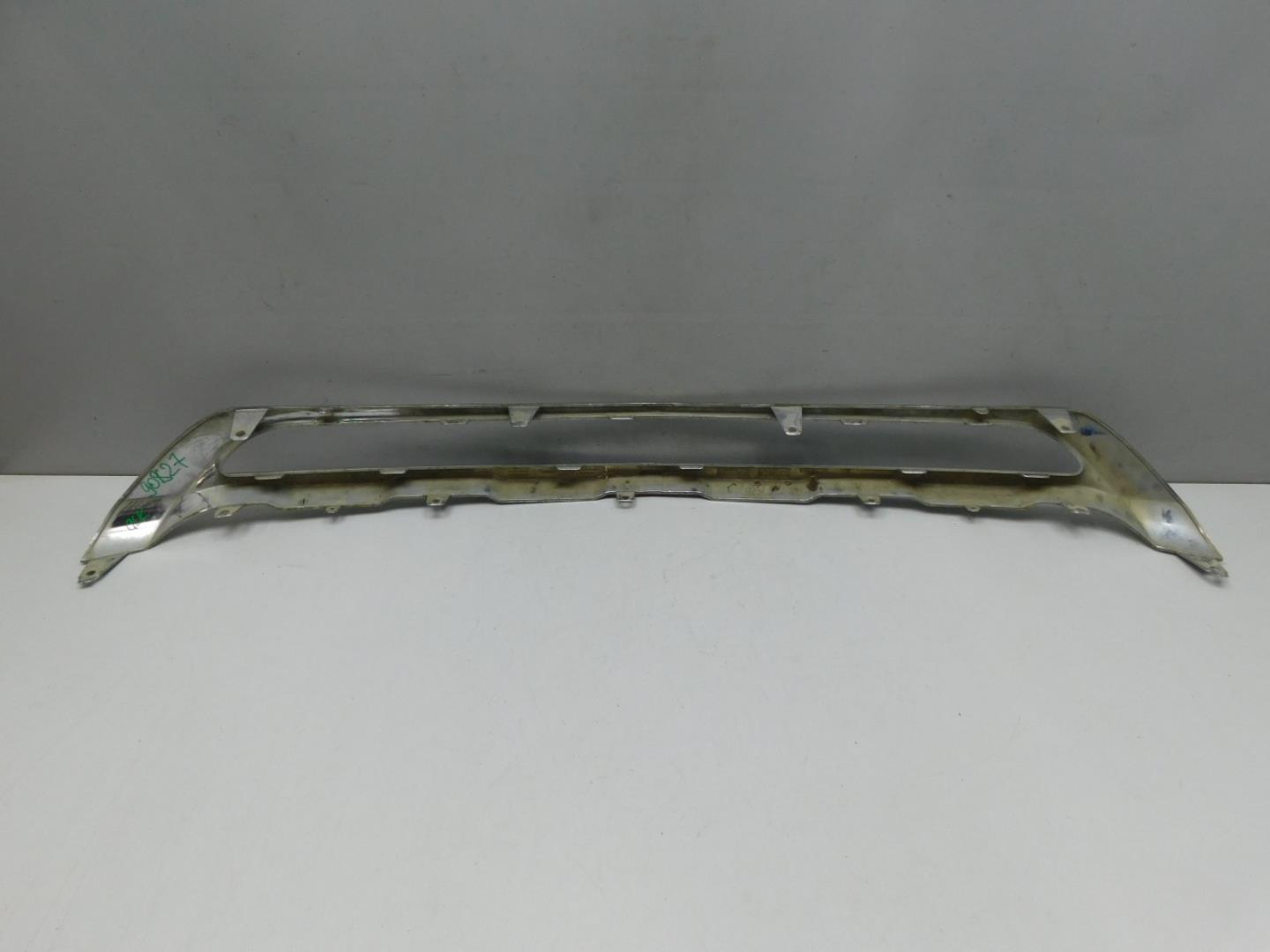 Накладка переднего бампера