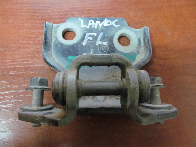 Петля двери передней левой верхняя