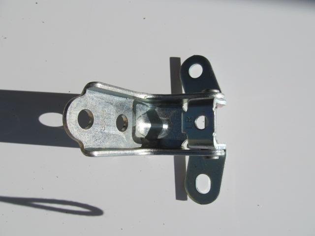 Петля двери передней правой верхняя