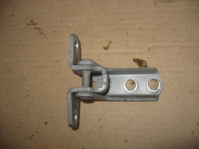 Петля двери передней правой верхняя