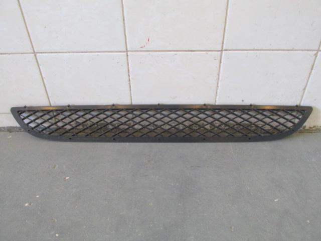 Решетка в бампер центральная