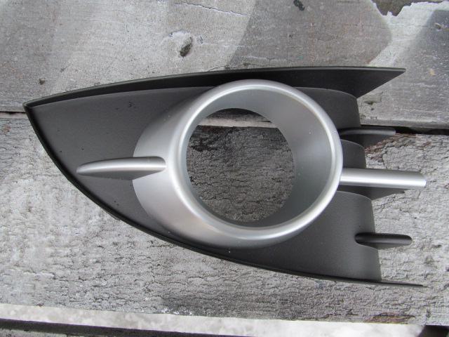 Решетка в бампер правая