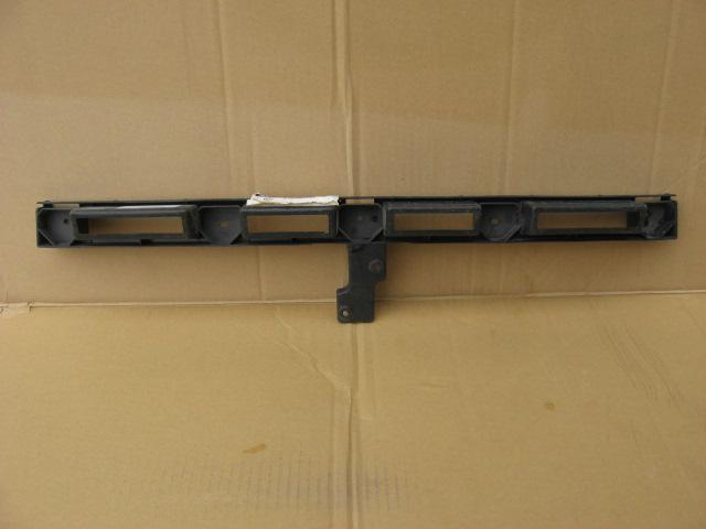 Направляющая заднего бампера