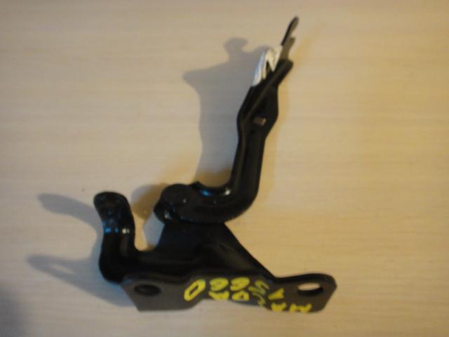 Петля капота левая