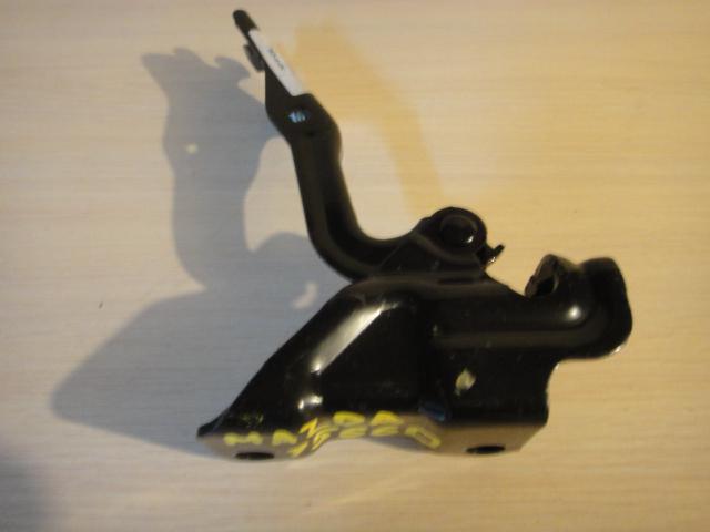 Петля капота левая