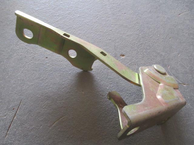 Петля капота левая