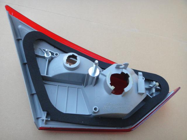 Фонарь задний внутренний правый