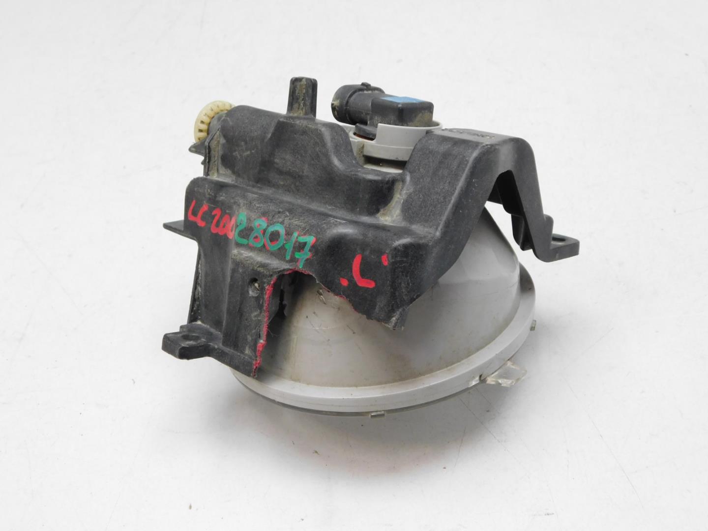 Фара противотуманная левая