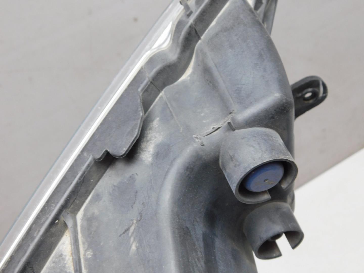 Фара противотуманная левая