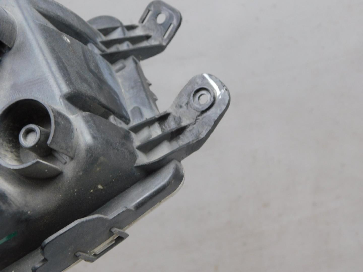 Фара противотуманная левая