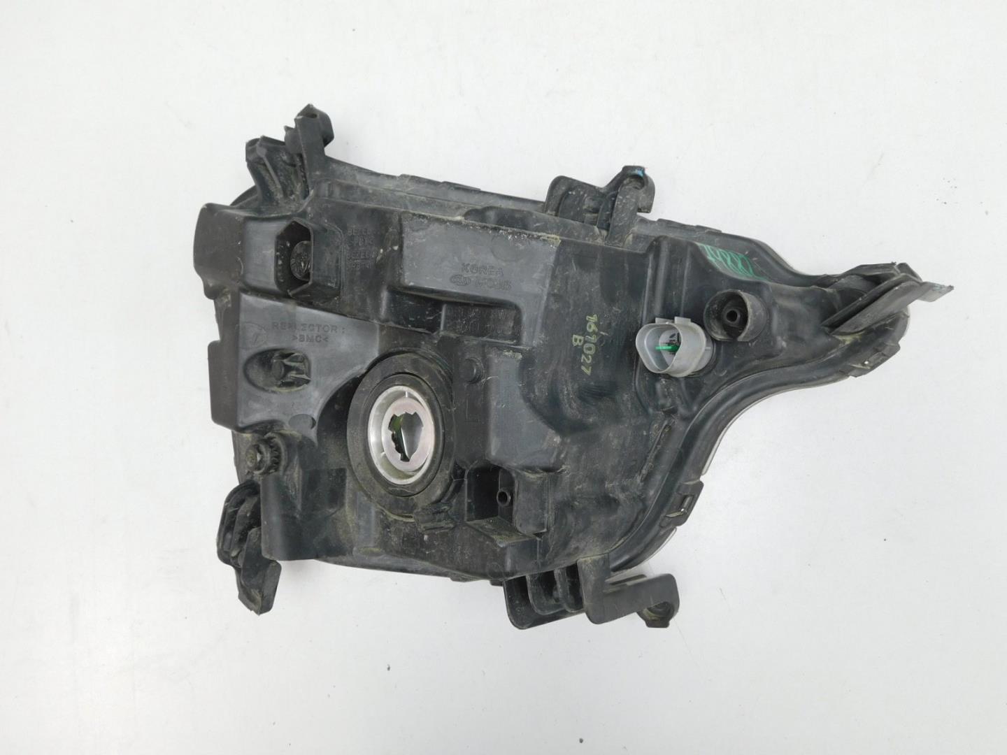 Фара противотуманная левая