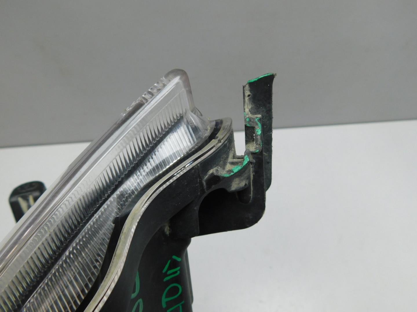 Фара противотуманная левая