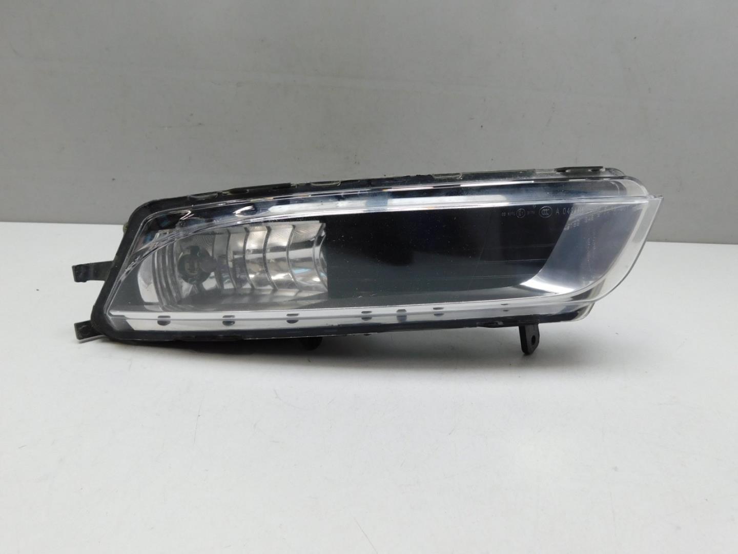 Фара противотуманная правая