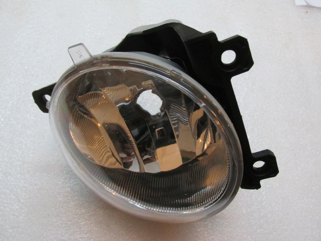 Фара противотуманная правая