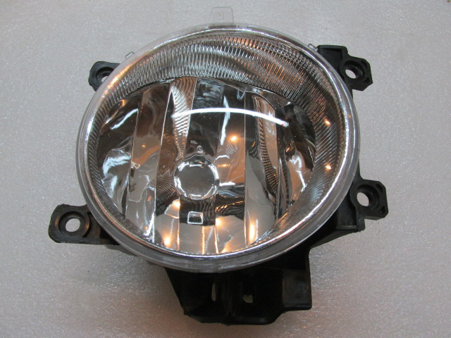 Фара противотуманная правая