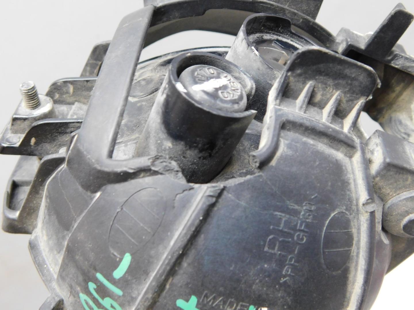 Фара противотуманная правая