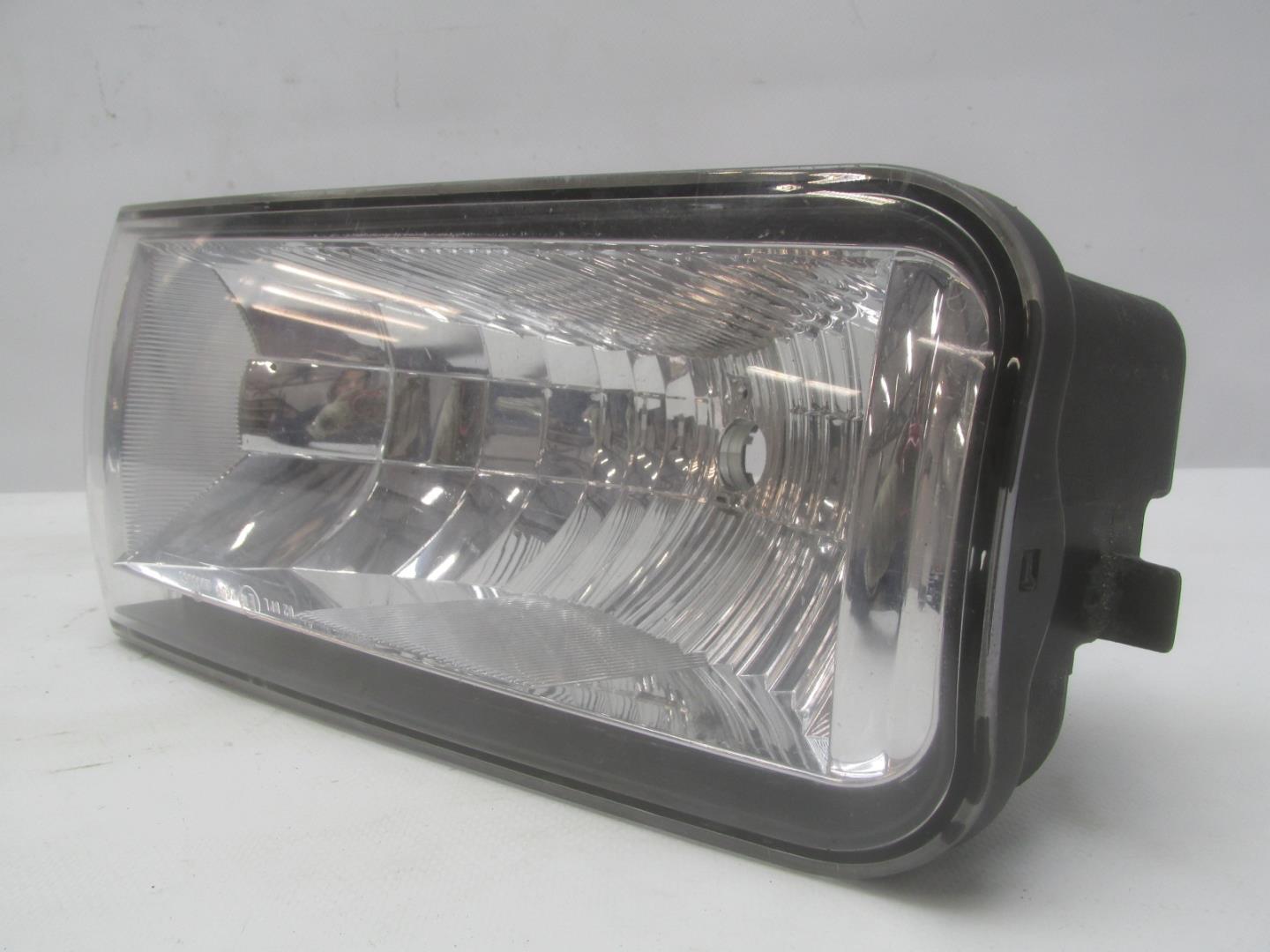 Фара противотуманная правая