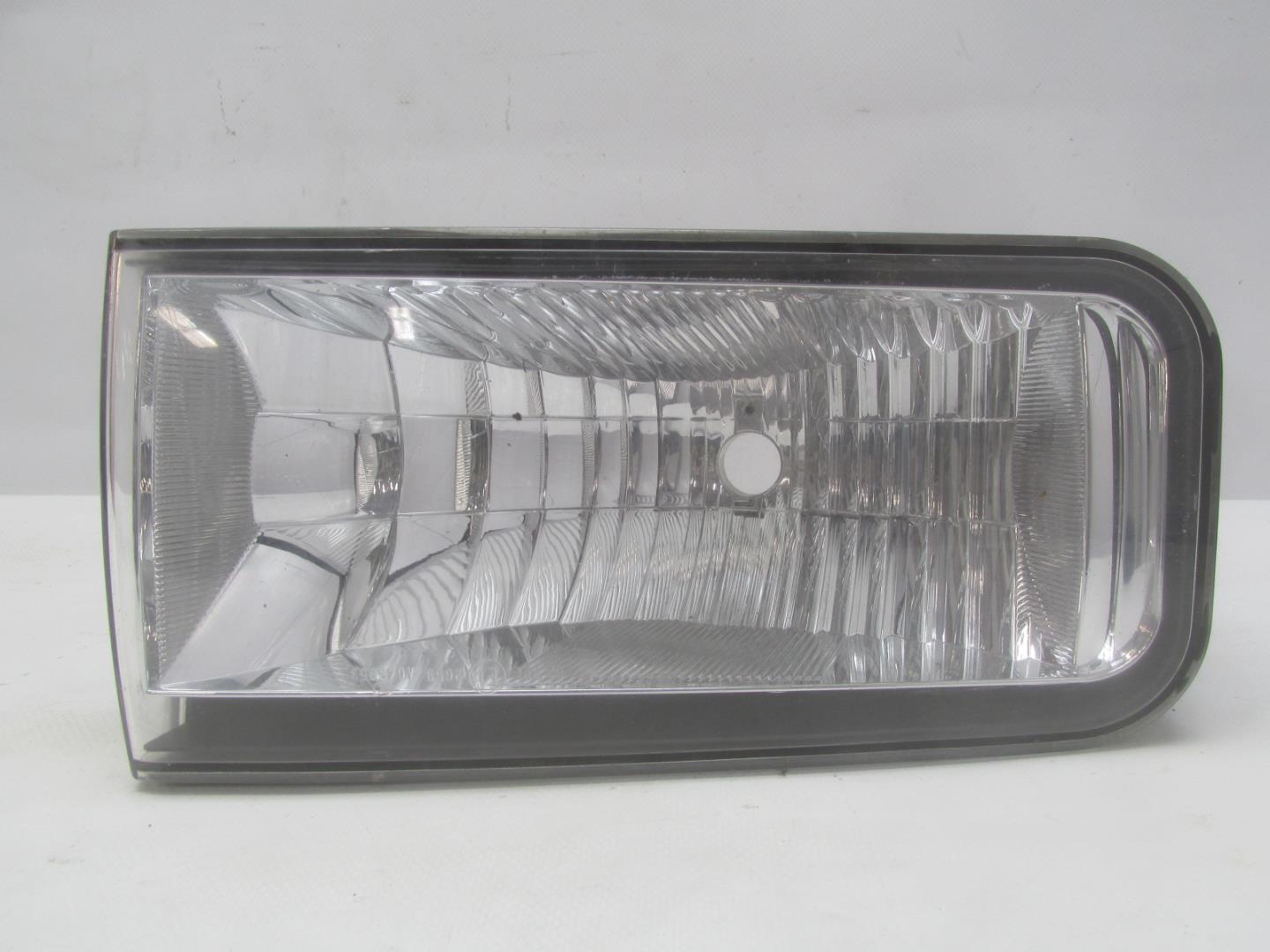 Фара противотуманная правая